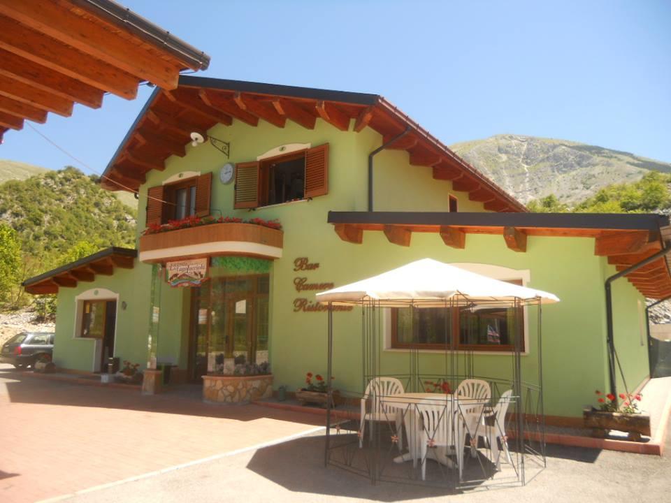 La Locanda Del Lago Lucciola Villalago Exterior foto